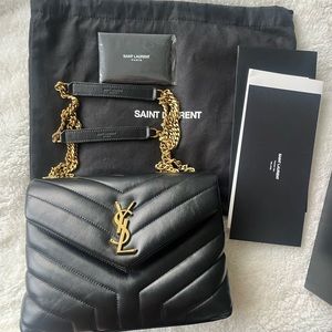 Yves Saint Laurent LOULOU SMALL BAG
IM MATELASSÉ “Y” LEATHER